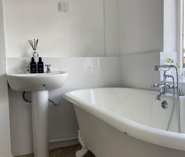 2 Bed Flat, Dunstable Road, LU1 - Photo 2