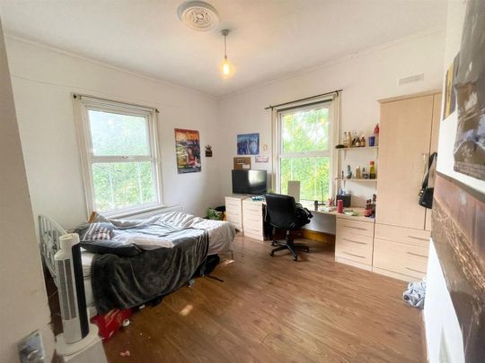 4 bedroom flat to rent - Photo 1