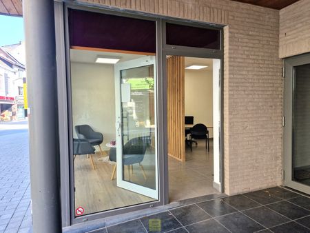 Instapklaar handelspand te huur in het bruisende centrum van Ninove - Photo 2