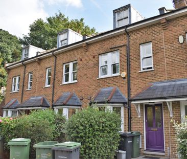 Terraced House to rent - Cressingham Road, London, SE13 - Photo 2