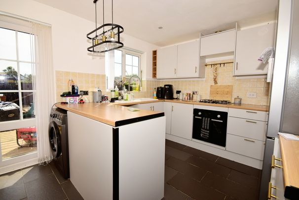 3 bedroom terraced house to rent - Photo 1