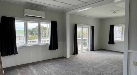 3 bedroom home on large section with loads of room to play and park - Photo 3
