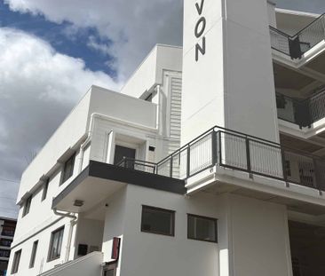 Sunny, central 3 bedroom apartment - Photo 1
