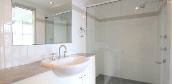 Modern Convenience ** Available 18/12/25 ** - Photo 2