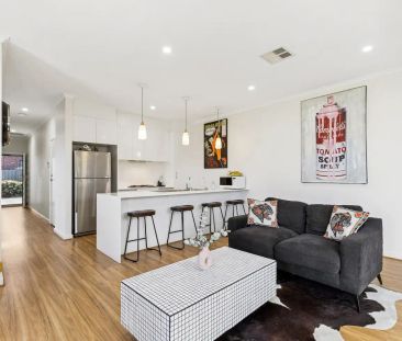 “Stylish home in prime location !” - Photo 4