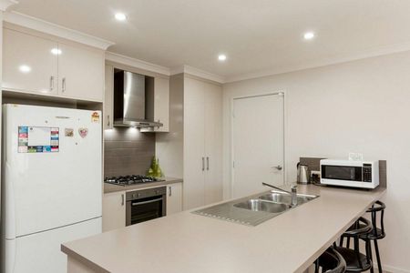 Modern Two Bedroom Townhouse - Photo 2