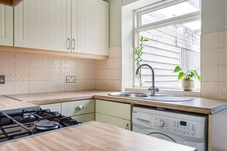 2 bedroom terraced house to rent - Photo 4