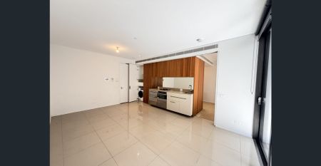 LEVEL 2 | MODERN & UNFURNISHED ONE-BEDROOM APARTMENT | @ CENTRAL PARK - Photo 4