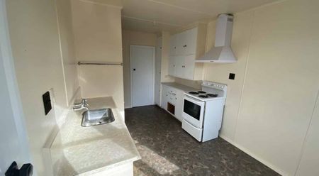 Tidy 2 Bedroom Unit - Photo 4