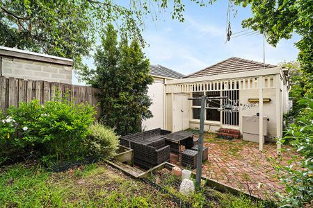 1/1 Hartwood Street, Kew East VIC 3102 - Photo 5