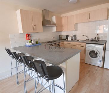 4 Bedroom Flat - Photo 2