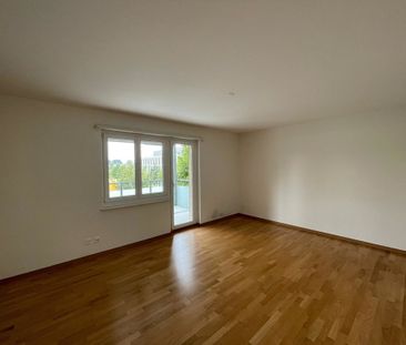 Zentral gelegene Wohnung mit grossem Balkon mit Aussicht - Photo 1