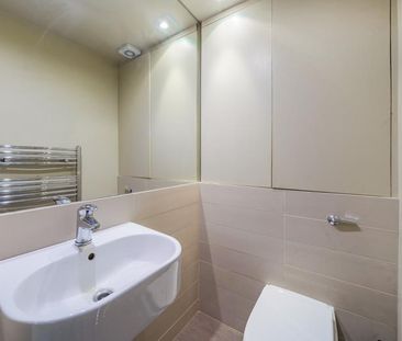 The Street, Guildford - 3 bedrooms Property for lettings - Seymours - Photo 5