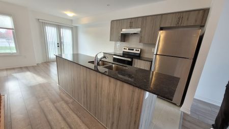 For Lease - 31 Fairlane Avenue, Barrie, Ontario - Photo 2