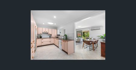 Beautiful family brick home - Photo 2