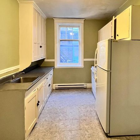 Grand 6½ à NDG (" Village Monkland "), seulement 2 minutes du métro Villa-Maria, " disponible immédiatement " - Photo 3