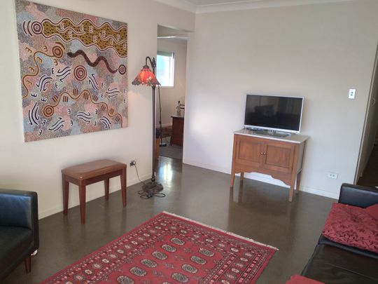 ENJOY THE LIFESTYLE AND AMBIENCE OF A BEAUTIFUL NEW FARM APARTMENT - Photo 1