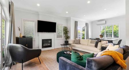 Luxury Home - Photo 2