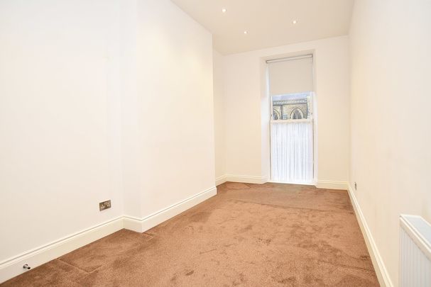 Victoria Avenue - Photo 1