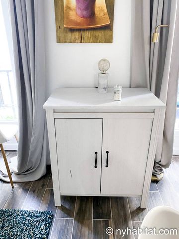 Logement à Paris, Location meublée - Photo 2