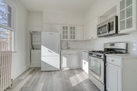 $2,500 / 3 br / 1 ba / 900 sqft 3BR Apartment Unit in Hamilton - Photo 3