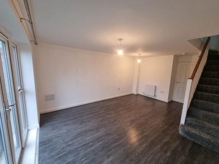 2 bedroom terraced house to rent - Photo 2