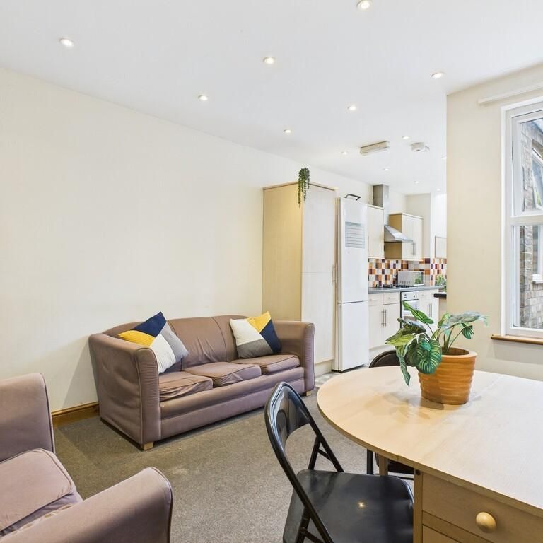1 bedroom in a house share to rent - Photo 1