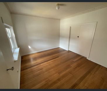 FOUR BEDROOM GROUND FLOOR OLDER STYLE APARTMENT - Photo 6