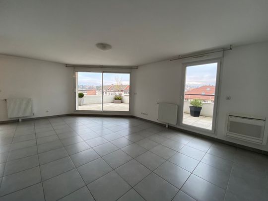 Location Appartement 5 pièces 103m² - Photo 1
