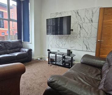 6 Bed - 14 Ash Road, Headingley, Leeds - LS6 3HD - Student - Photo 2