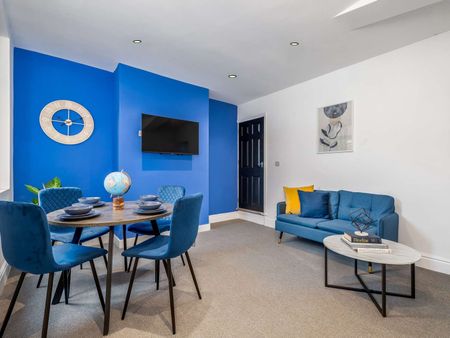 Hinckley HMO in a great location! - Photo 2