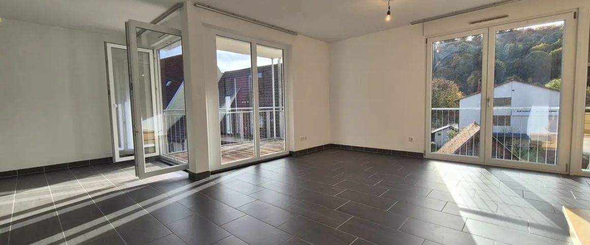 Neuwertig, modern, naturnah – Ihr Zuhause über zwei Etagen in Grafenau - Foto 1