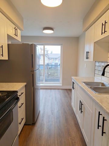 Deluxe Two Bedroom Apartment - Photo 3