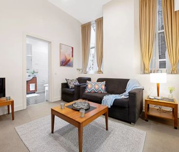 Fully Furnished on Bank Place! (Electricity & Water usage included) - Photo 3