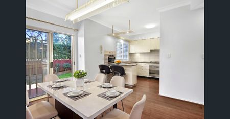 Convenient three bedroom townhouse - Photo 3