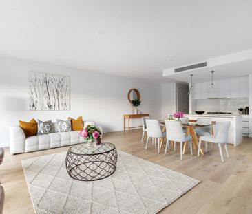 Superb 3 Bedroom Residence - Photo 2