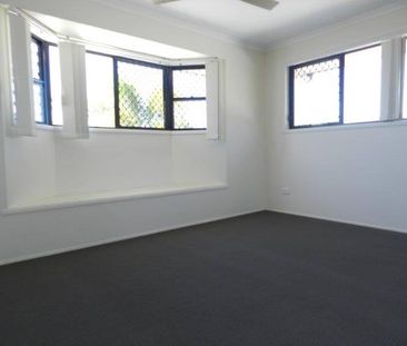 6 BEDROOM, AIR CONDITIONING; UNFURNISHED HOUSE - Photo 2