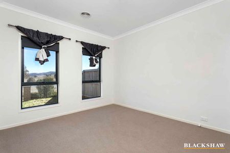 Low maintenance three bedroom Bonner home opposite reserve with solar - Photo 2