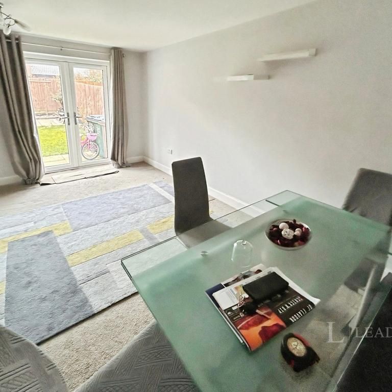 3 bedroom semi-detached house to rent - Photo 1