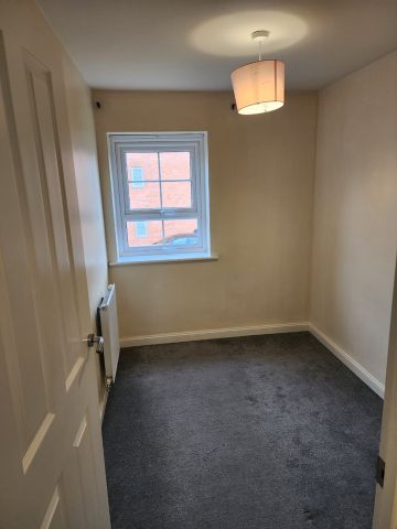 3 Bed Semi-Detached House, Lapwing Place, CV4 - Photo 2