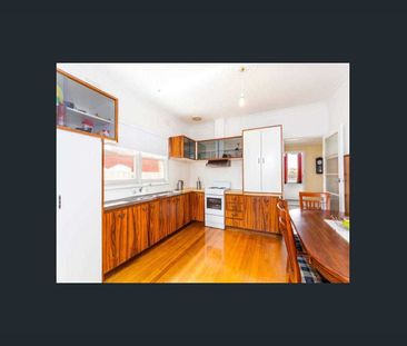 "Charming 3-Bedroom Home in Bell Park – Perfect for Families!" - Photo 4