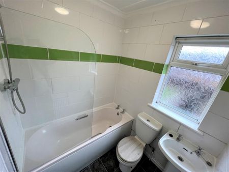 3 bedroom terraced house to rent - Photo 4