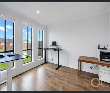 Open the Door to Sun-Soaked Living in a Premium Woodville West Pocket - Photo 5