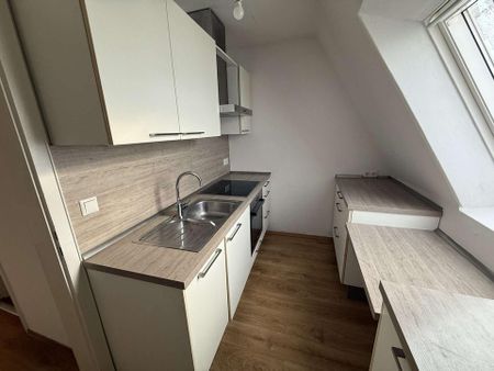 Großzügige Wohnung mit großen Zimmern, Einbauküche und Abstellraum - Photo 4