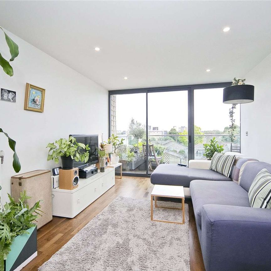 Large two bed apartment forming part of a high-specification development. - Photo 1