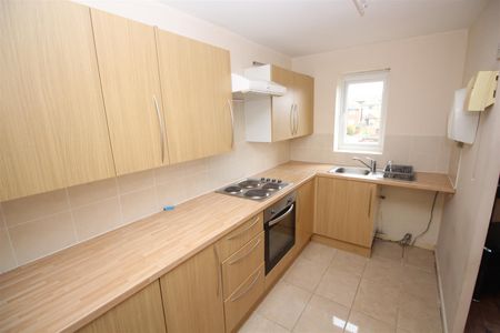 2 bed flat to rent in Springwood Crescent, Edgware, HA8 - Photo 3