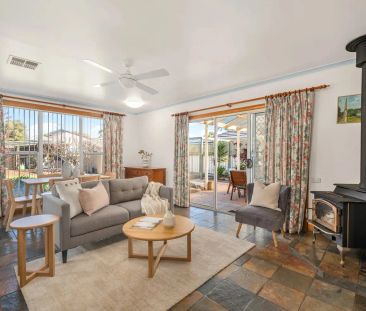 “Stunning Family Home in Prime Location” - Photo 4