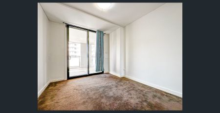 Specious three bedroom apartment for lease - Photo 3