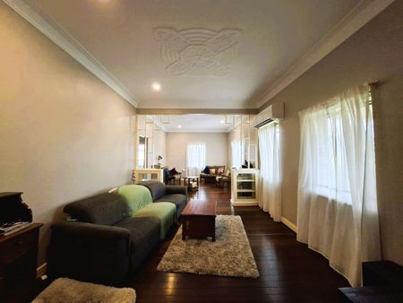 Charming 3-Bedroom Modern Cottage in Walkervale - Photo 2