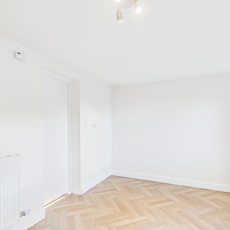 2 bedroom mews to rent - Photo 1